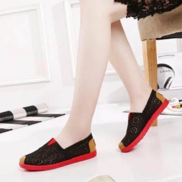 Giày slip on ren đen sang trọng siêu thoáng | BigBuy360 - bigbuy360.vn