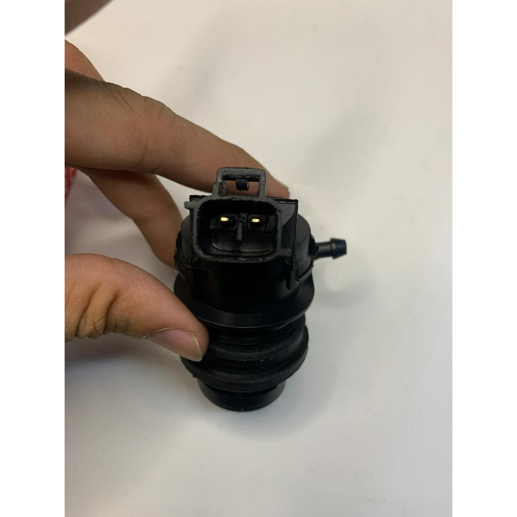 Mô tơ nước rửa kính, bơm nước xịt kính xe Fortuner, Vios, Camry, INNOVA Đời cũ...