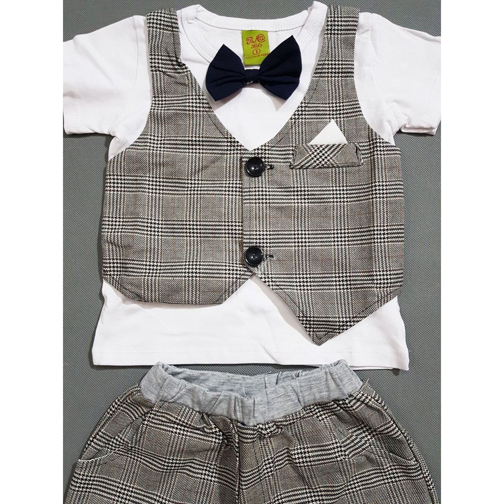 Bộ vest gile màu xám sọc lịch lãm cho bé trai nhỏ đi chơi