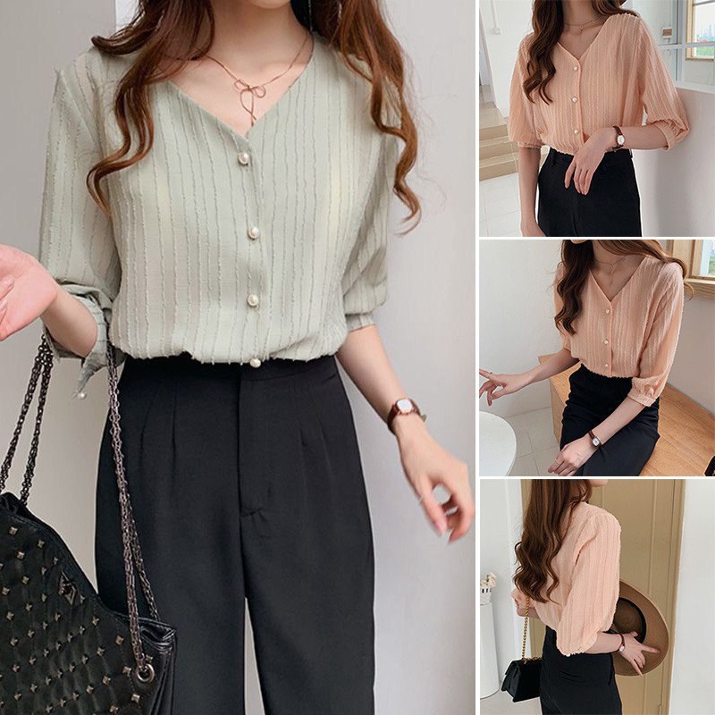 Áo kiểu tay ống loe thiết kế cổ chữ V nữ tính | BigBuy360 - bigbuy360.vn