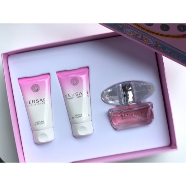 Set Versace Bright Crystal 3 món : perfumed bath&shower gel 50ml + perfumed body lotion 50ml + nước hoa EDT 50ml