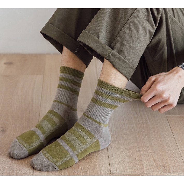 Vớ nam cao cổ phong cách thể thao, trẻ trung và năng động.