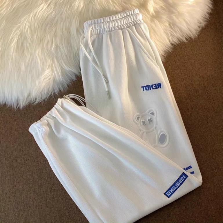 [ GIÁ CỰC SỐC] Quần Jocgger Gấu Cute Dập Nổi Unisex Nam Nữ Form Rộng Ulzzang