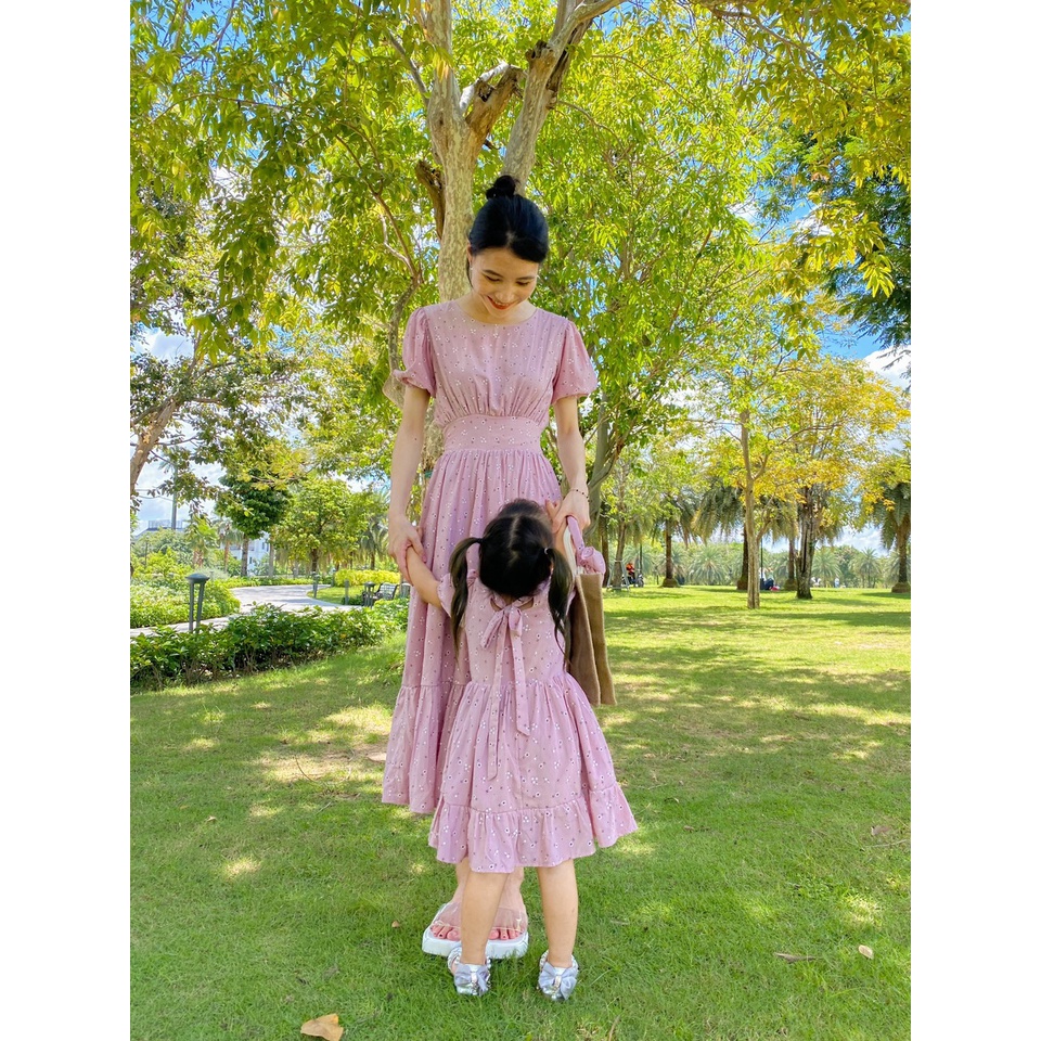 Đồ gia đình thiết kế - váy hoa nhí - váy hoa nhí mẹ và bé gái - áo đôi hoa gia đình - áo gia đình hoa nổi