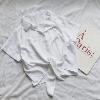 Áo sơ mi croptop cổ vest cột tà
