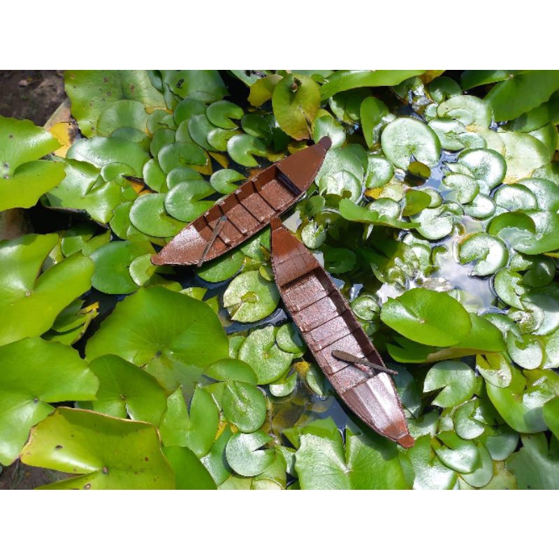 Xuồng ba lá  thả nổi trên mặt nước ,trang trí hồ cá, thủy sinh