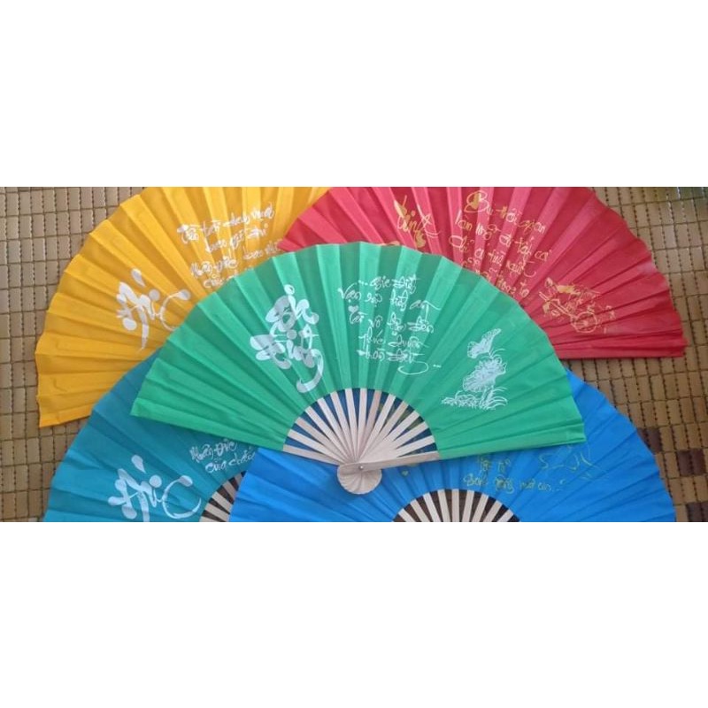 Quạt vải xếp dùng tay Size lớn 32cm
