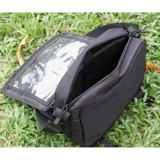 Túi đeo chéo Small Messenger Bag.