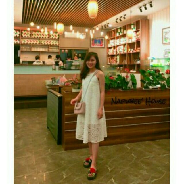 Maxi dáng dài cổ yếm vải ren | BigBuy360 - bigbuy360.vn