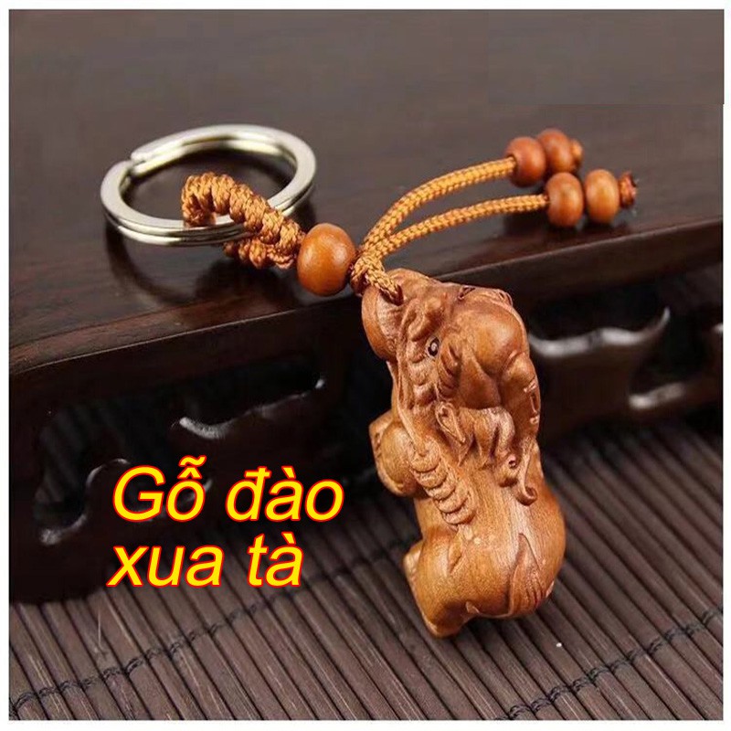 Móc khóa gỗ đào phong thủy Linh thú đuổi tà bình an