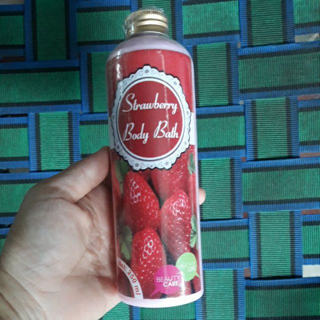 sữa tắm trắng da dâu strawberry body bath