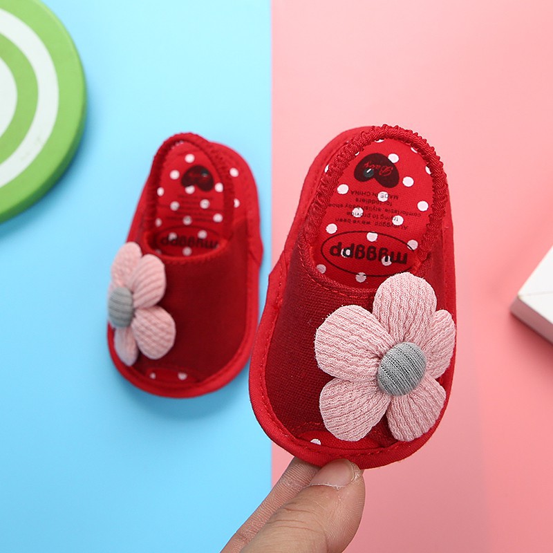Giày tập đi hoa mai cho bé