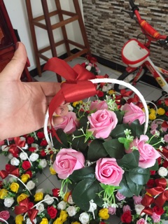 Hoa sáp cắm giỏ