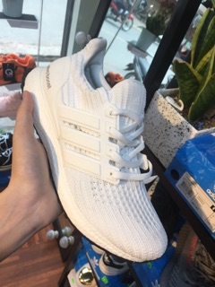 Giày sneaker
