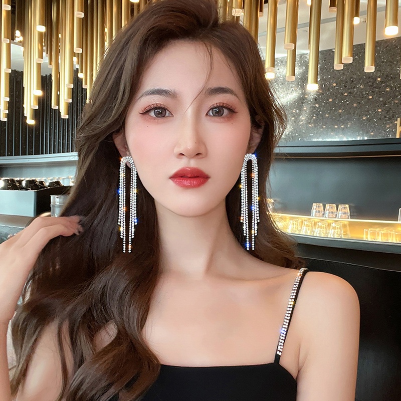 Bông tai Bell Mew dáng dài đính đá lấp lánh siêu sao BT272