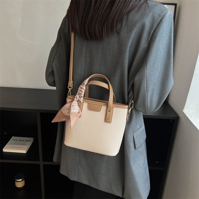 Túi Da Đeo Chéo Đa Năng CK1168