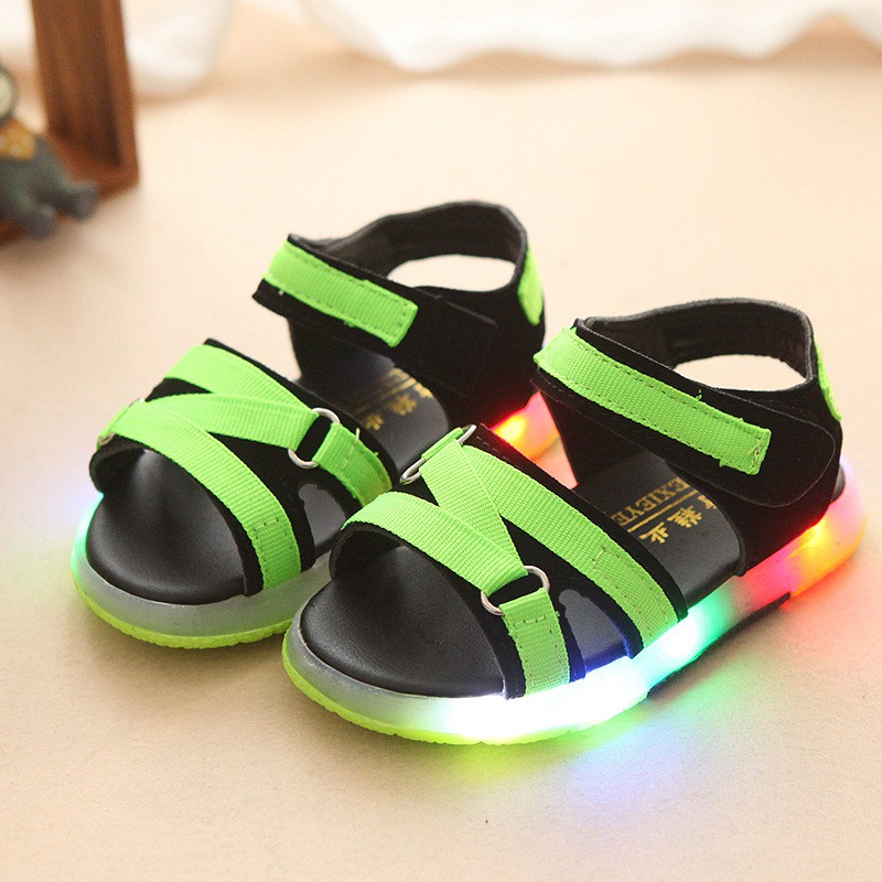 Giày sandal có đèn LED thời trang cho bé