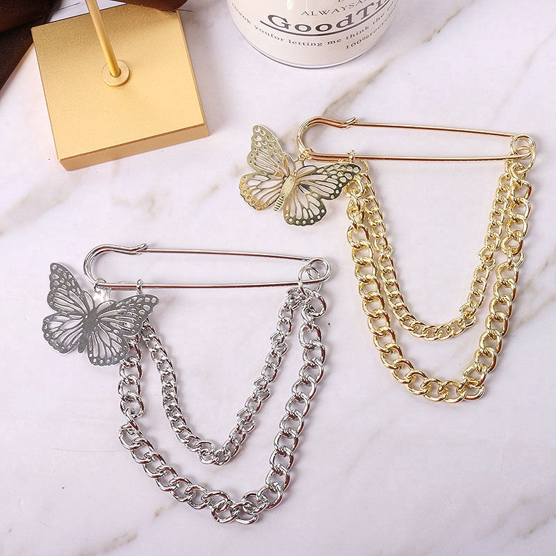 Ghim cài áo phối chuỗi xích và bướm thời trang sang trọng