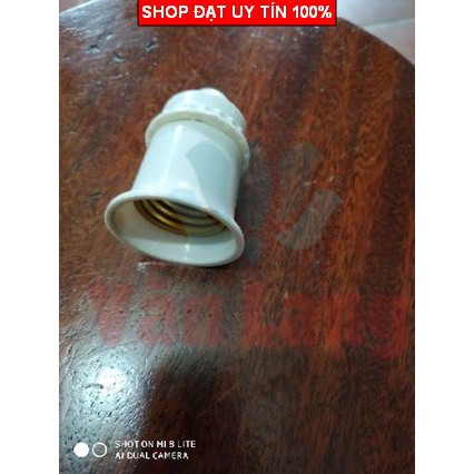 Đui xoáy sản xuất từ nhựa đạt tiêu chuẩn. Hạn chế chập cháy, vỡ