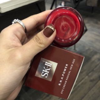 Kem dưỡng mắt skii