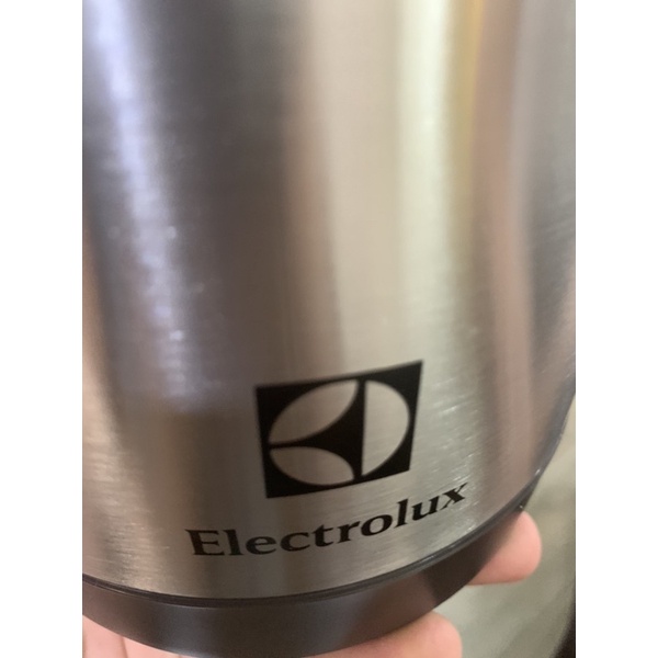 Ấm đun nước siêu tốc Electrolux EEK1505S