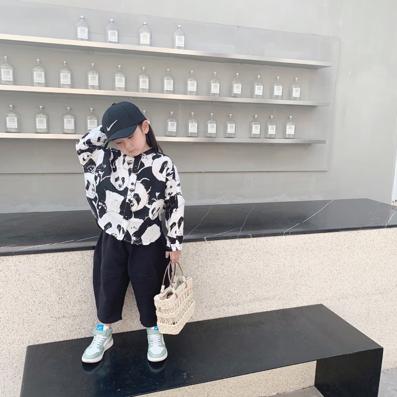 ÁO SƠ MI GẤU QUẦN ĐEN BAGGY CHO BÉ