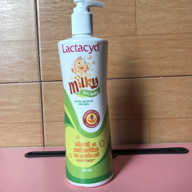 Sữa tắm gội trẻ em Lactacyd Milky (Chai 500ml)