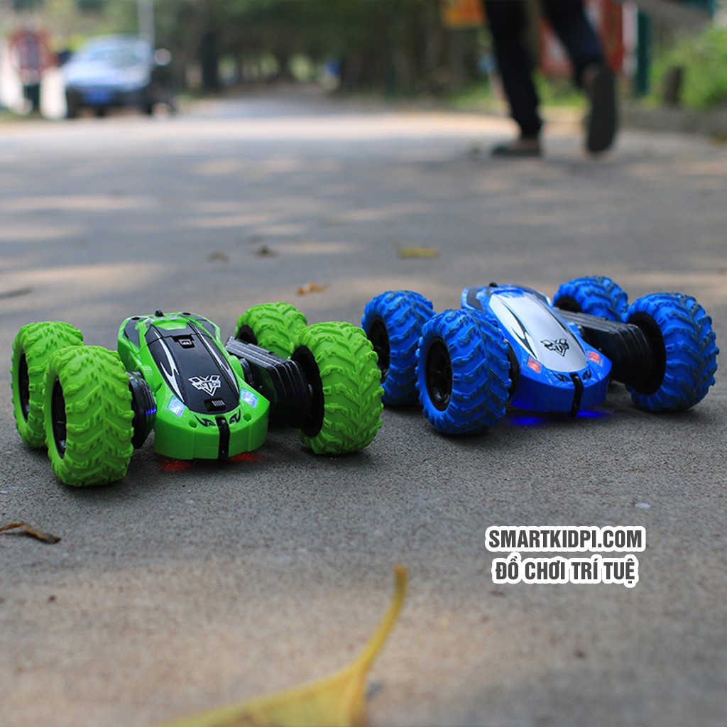 Ảnh Thật Xe ô tô địa hình điều khiển từ xa 3388 lộn nhào 360 độ - Bé Thông Minh Smart Kidpi