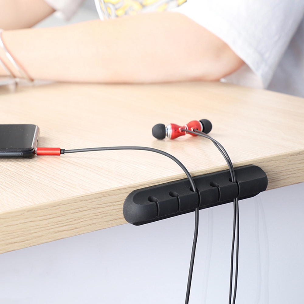 Kẹp bằng silicon giúp cố định dây cáp sạc cổng USB tiện dụng