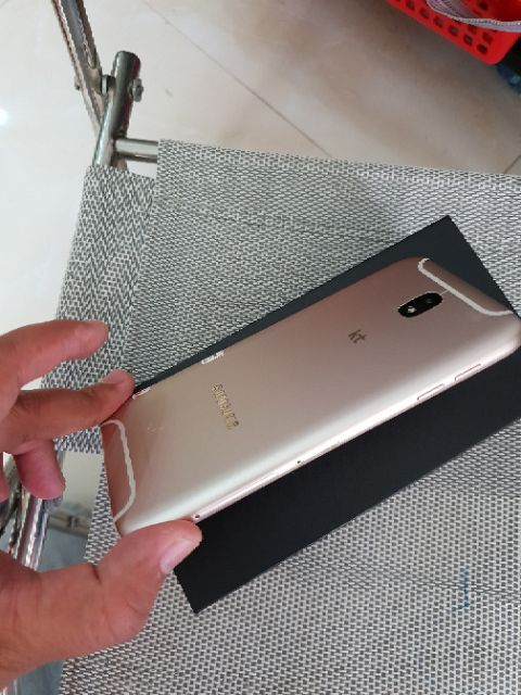 Điện thoại Samsung J7 Pro (j730) màu vàng 1sim mới keng | BigBuy360 - bigbuy360.vn