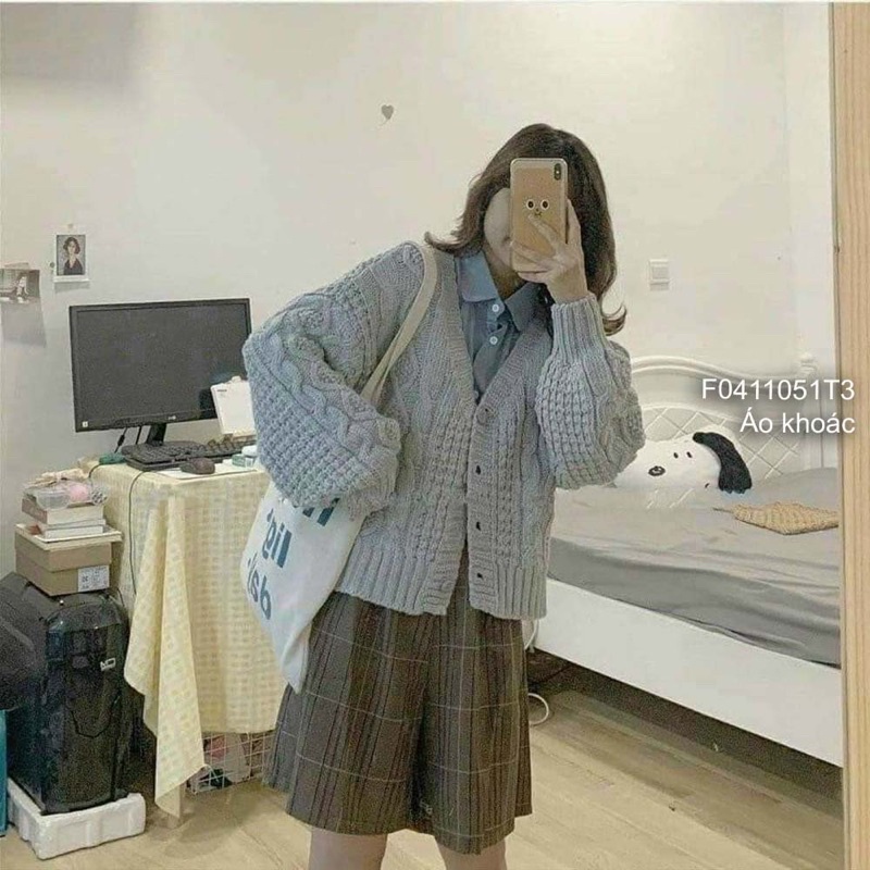Áo khoát len 3 nút cổ tim