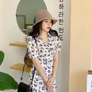 Đầm hoa vintage nút gỗ
