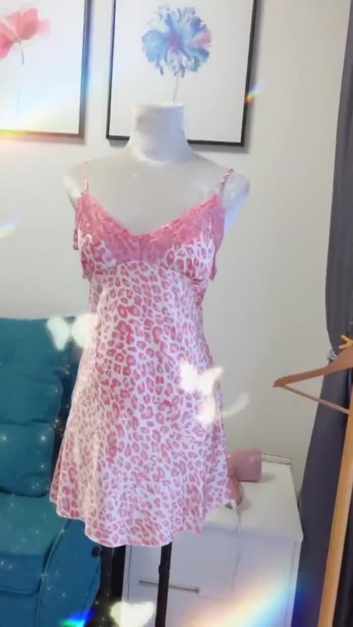 HT46 Váy ngủ sexy lụa da beo HỒNG sang chảnh kèm ĐỆM LÓT, đầm ngủ quyến rũ HT46 MÚT | BigBuy360 - bigbuy360.vn