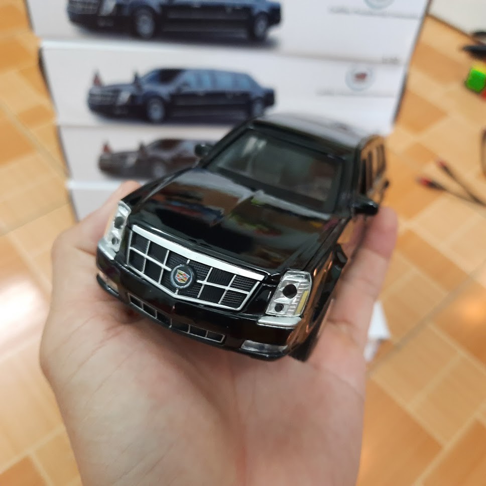 Xe mô hình ô tô Cadillac Presidential limousine tỉ lệ 1:32 xe bằng sắt chạy cót xe