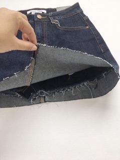 Chân váy cắt xéo cá tính