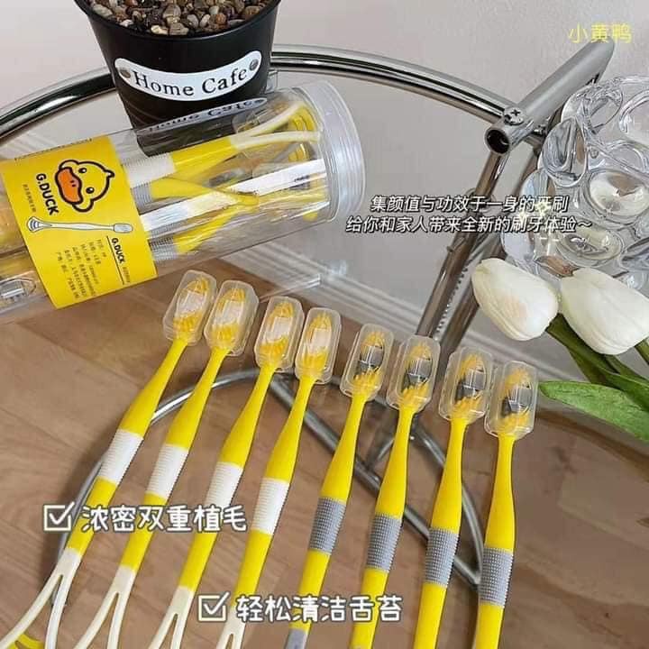 HỘP 8 BÀN CHẢI ĐÁNH RĂNG KÈM TƯA LƯỠI VỆ SINH MẪU VỊT VÀNG MỚI