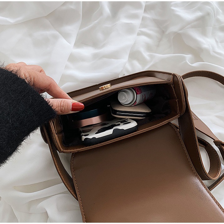 Túi đeo chéo nữ mini da cao cấp dáng vuông viền form cứng kèm tag con mèo hàng đẹp