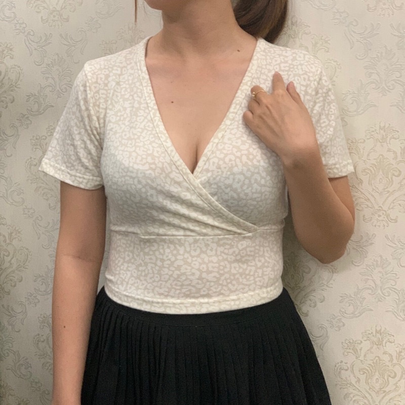 Áo  croptop tay ngắn  bigsize 55-90kg,áo croptop chéo ngực Smile bigsize  AH01