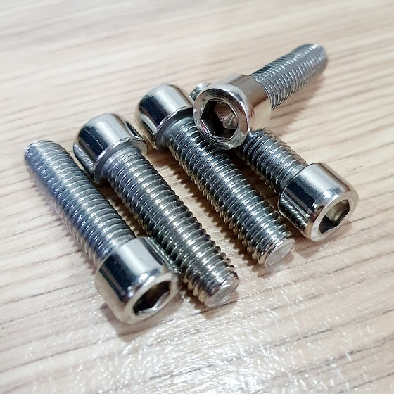 Gói 10 Bulong Đầu Trụ Lục Giác Chìm Size M8 Chiều Dài Tổng 37mm Chất Liệu Inox Sáng Bóng