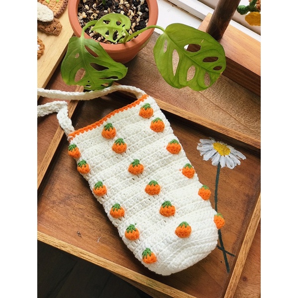 Túi đựng bình nước móc len tay thủ công