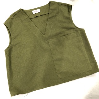 Áo linen vai liền túi to trang trí