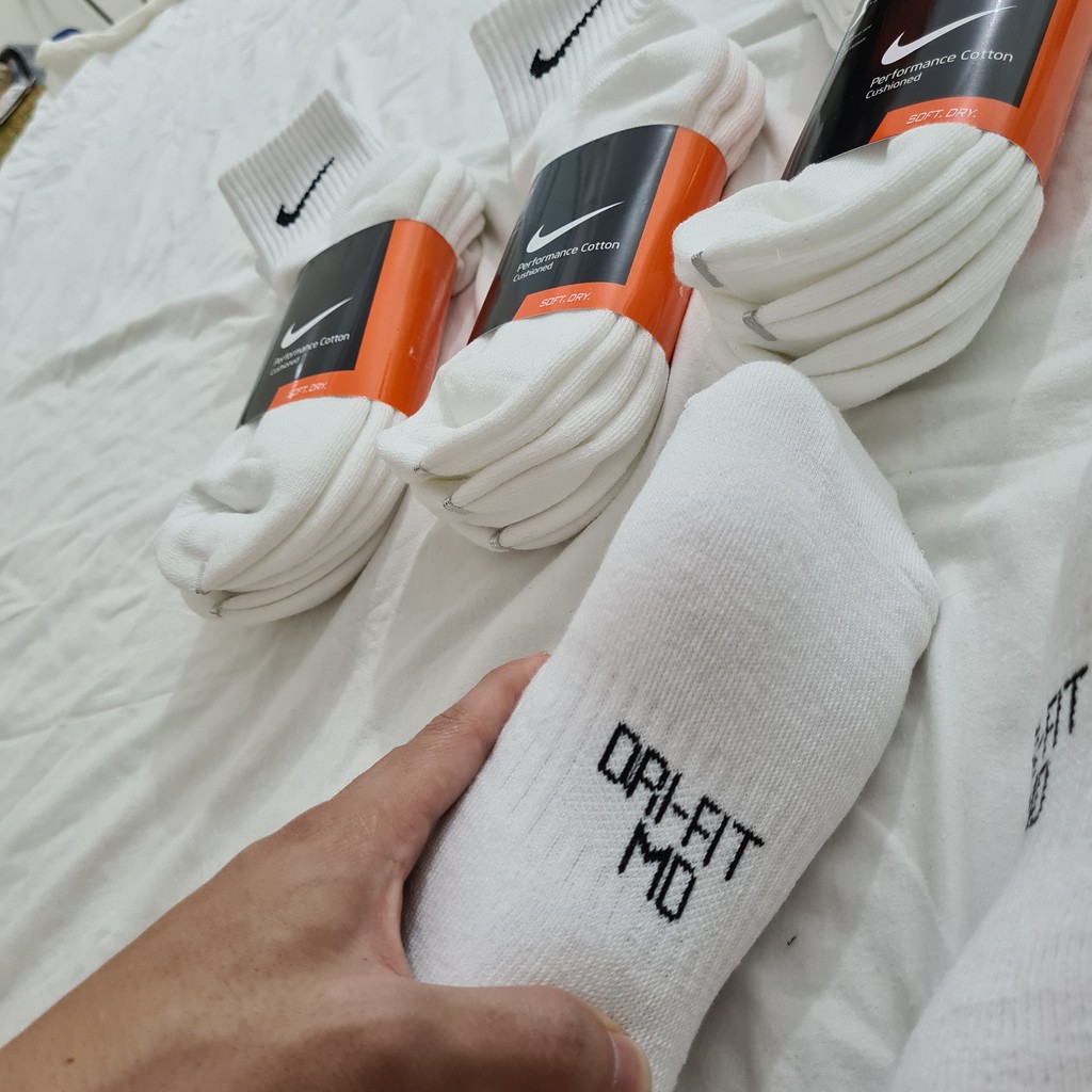 Pack 3 đôi tất thể thao nike trung cổ Drifit trắng - Free ship + Quà tặng Loved socks by TatsTats.vn