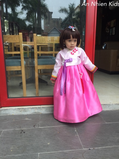 Hanbok bé gái