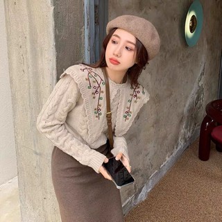 Áo len màu be vặn thừng cổ vạt cách điệu thêu hoa