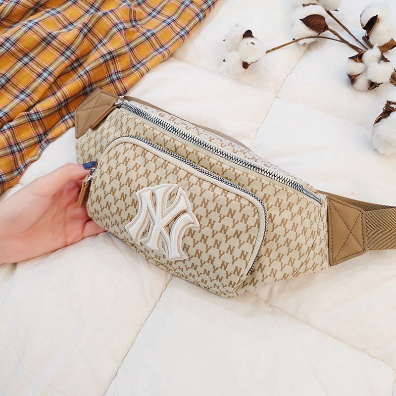 Túi đeo chéo ngực thêu họa tiết độc đáo phong cách Hàn Quốc