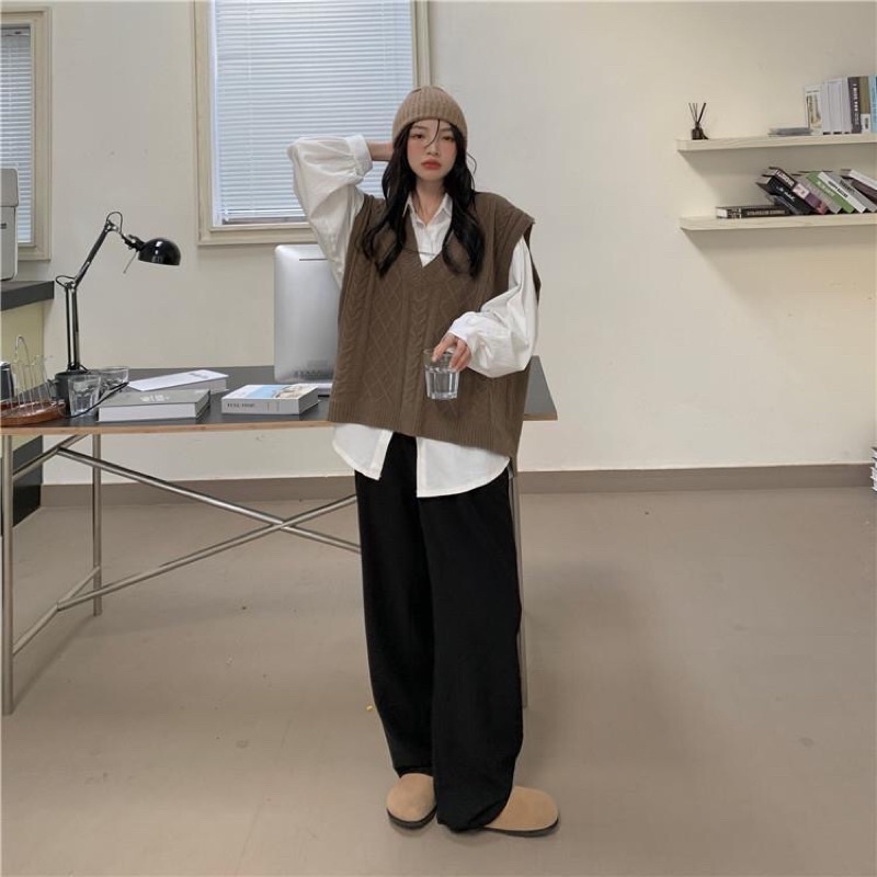 Sét áo gile nâu xẻ tà cao thấp phối sơmi trắng tay bồng - áo len mỏng phong cách trẻ trung