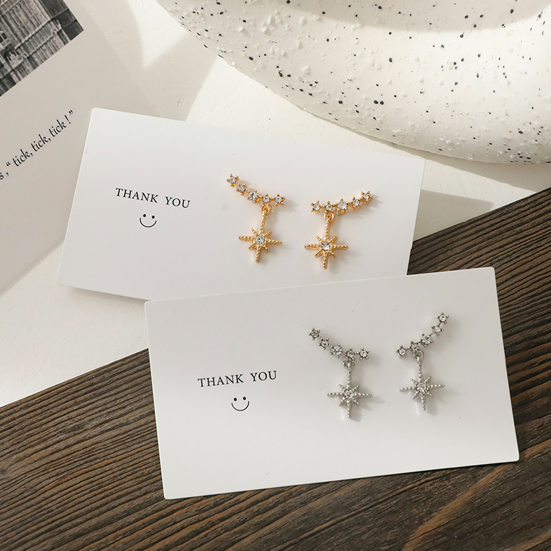 Khuyên tai nhỏ phong cách thời trang Hàn