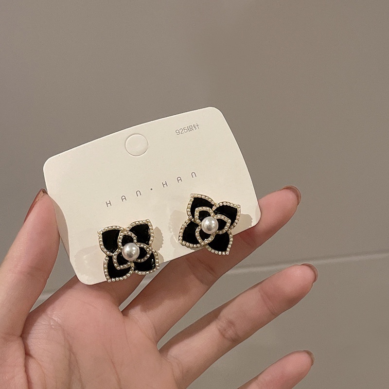 Khuyên Tai Hình Hoa Trà Đính Ngọc Trai Thời Trang