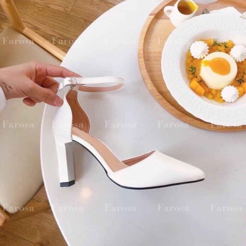 Giày bít mũi màu trắng gót 9cm cách điệu sang chảnh