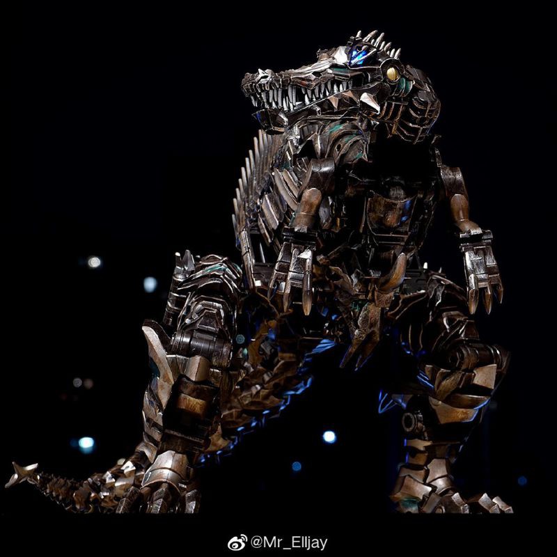 Mô hình robot transformer AM01- LS11 Scorn có thể biến hình sang khủng long